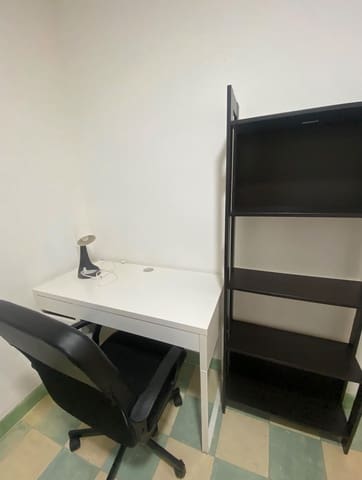 4 quarto Apartamento para arrendar em Huelin, Málaga cidade - 400 € (Ref: 9699868)