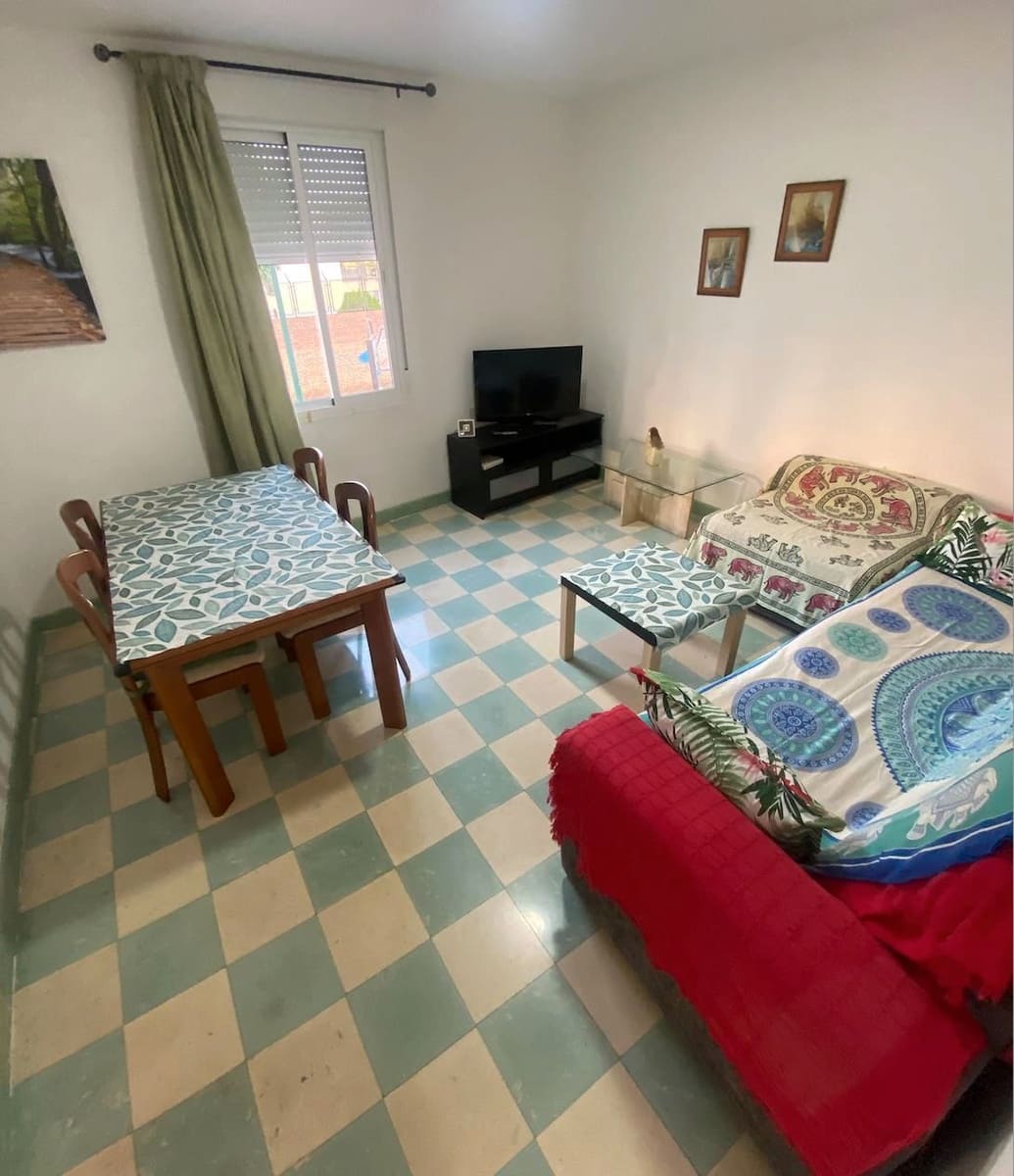 4 bedroom Apartment for rent in Malaga city - € 400 (Ref: 9699868)