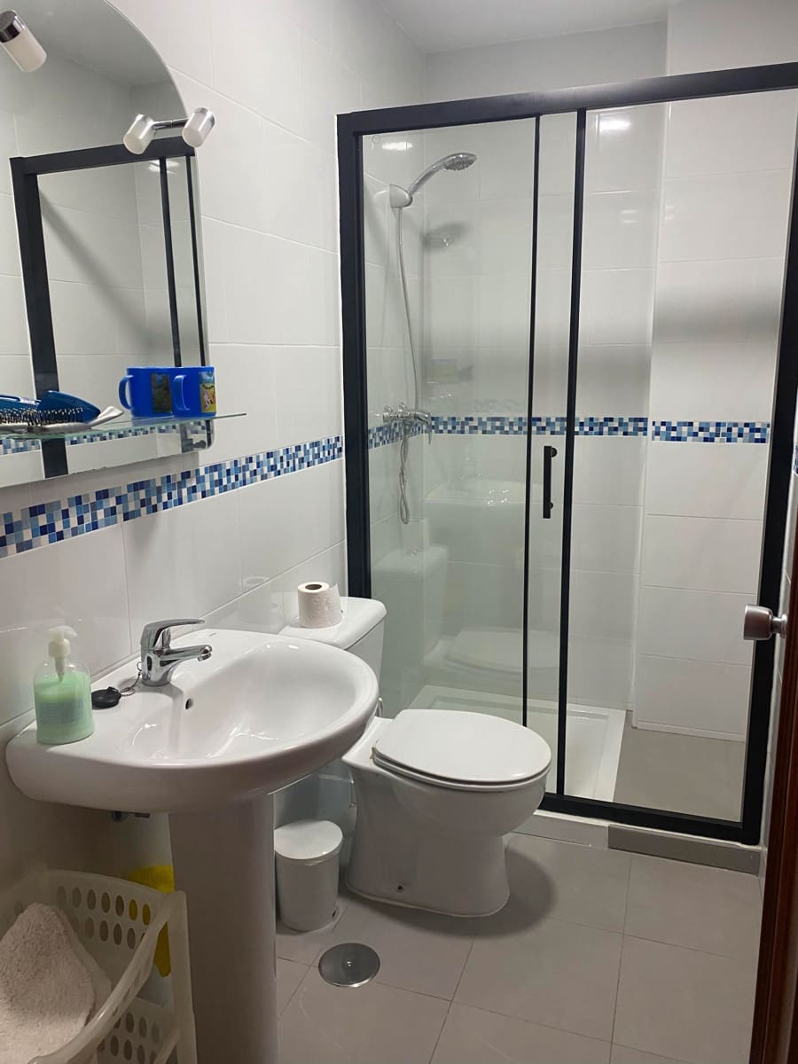 4 bedroom Apartment for rent in Malaga city - € 400 (Ref: 9699868)