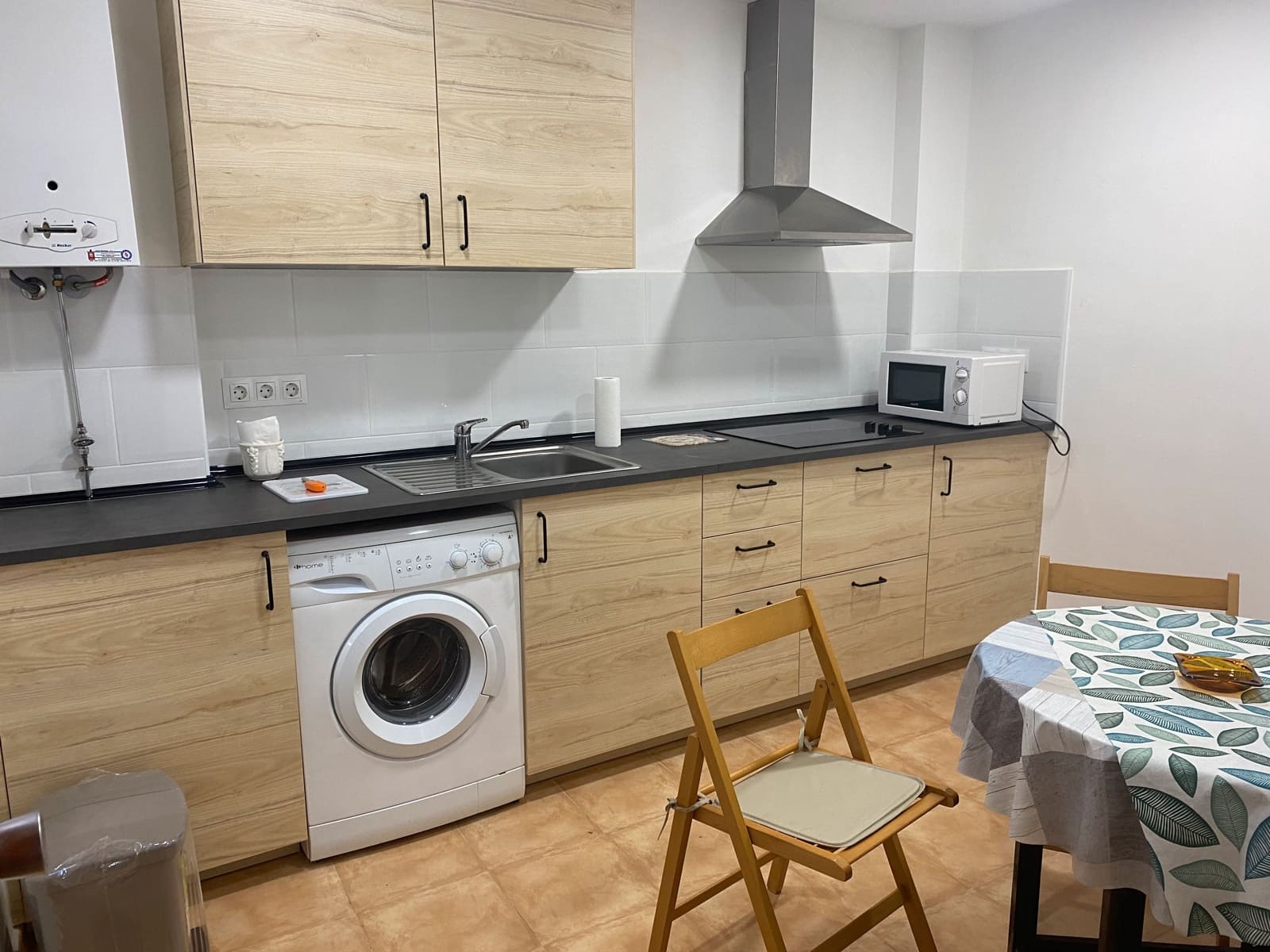 4 bedroom Apartment for rent in Malaga city - € 400 (Ref: 9699868)