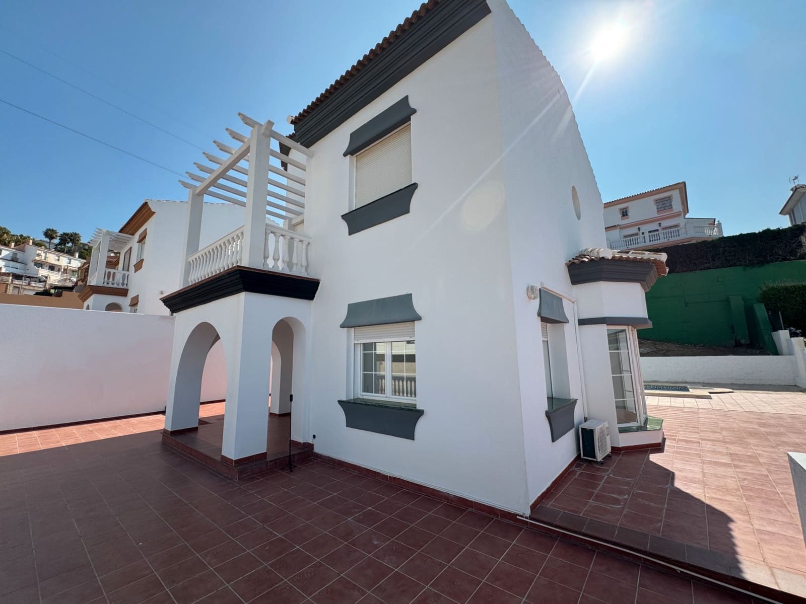 4 Zimmer Villa zu verkaufen in Rincon de la Victoria mit Pool Garage - 760.000 € (Ref: 9699873)