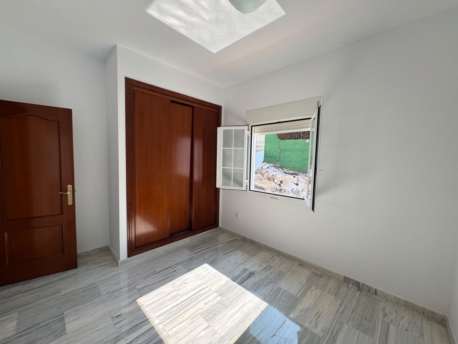 4 Zimmer Villa zu verkaufen in Rincon de la Victoria mit Pool Garage - 760.000 € (Ref: 9699873)