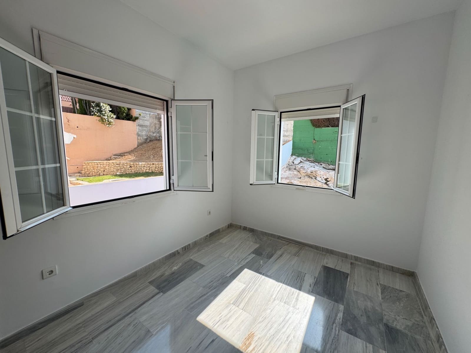 4 Zimmer Villa zu verkaufen in Rincon de la Victoria mit Pool Garage - 760.000 € (Ref: 9699873)