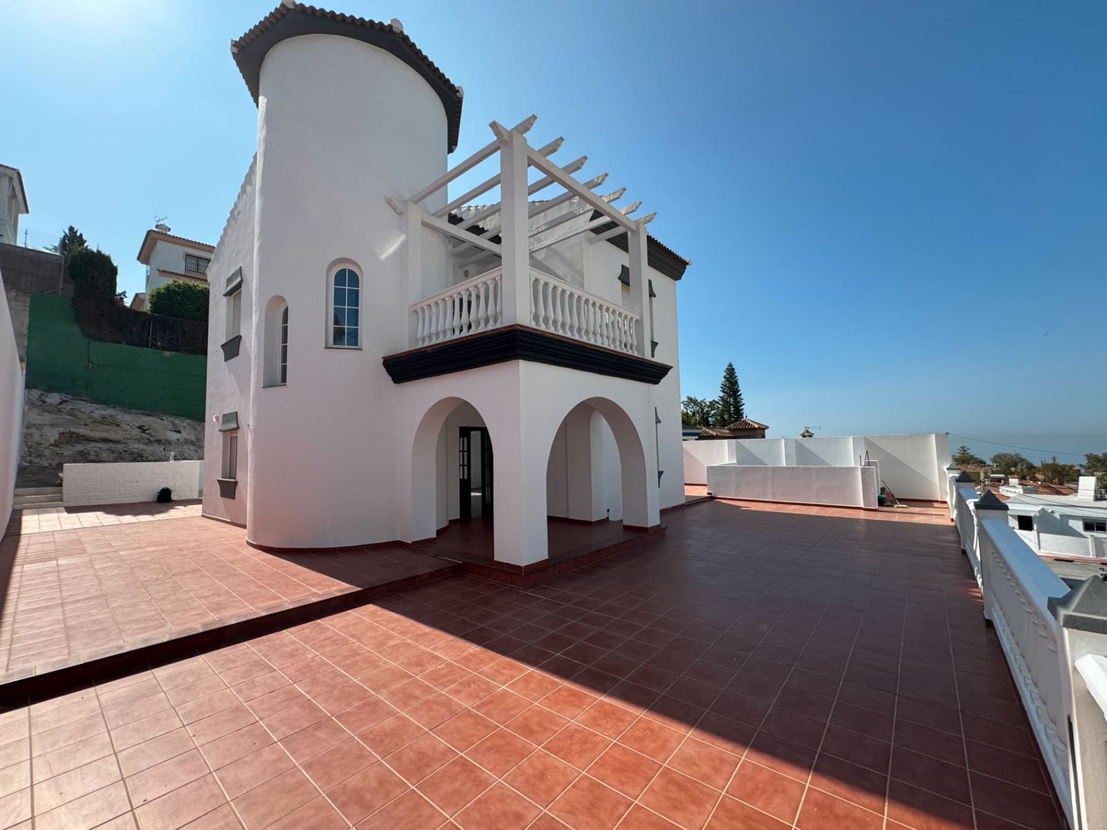 4 Zimmer Villa zu verkaufen in Rincon de la Victoria mit Pool Garage - 760.000 € (Ref: 9699873)