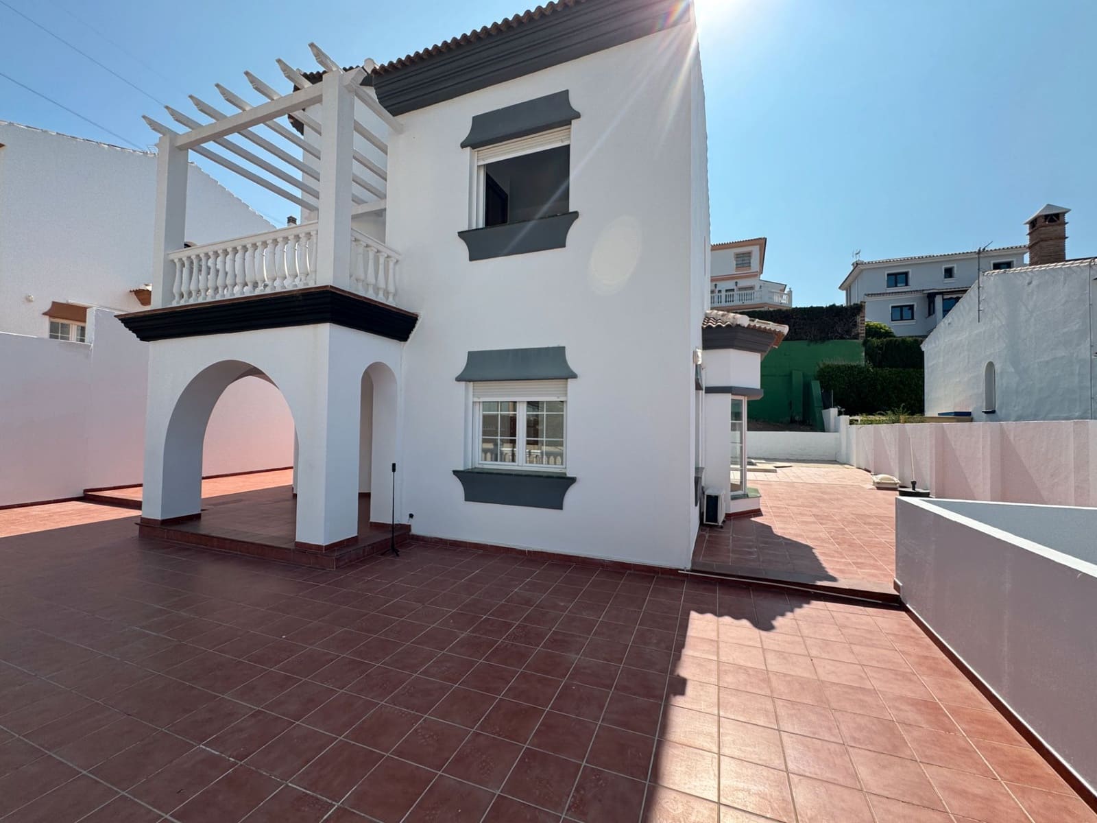 4 Zimmer Villa zu verkaufen in Rincon de la Victoria mit Pool Garage - 760.000 € (Ref: 9699873)