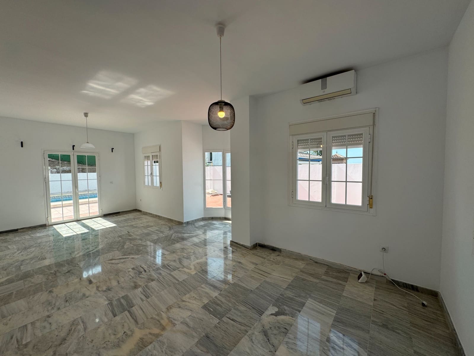 4 Zimmer Villa zu verkaufen in Rincon de la Victoria mit Pool Garage - 760.000 € (Ref: 9699873)