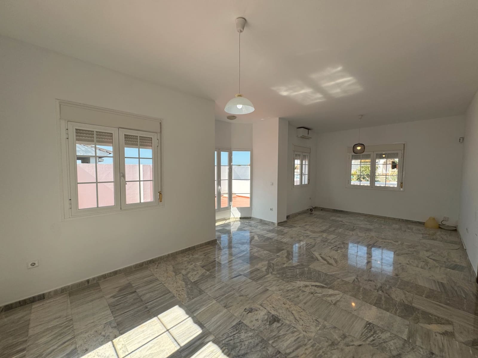 4 Zimmer Villa zu verkaufen in Rincon de la Victoria mit Pool Garage - 760.000 € (Ref: 9699873)