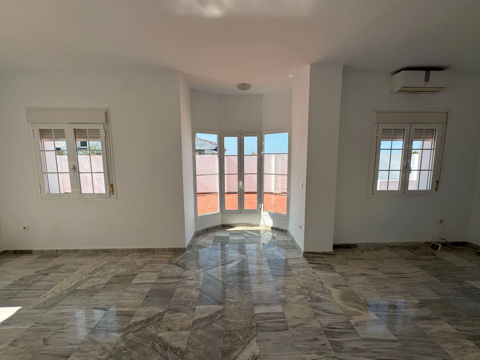 4 Zimmer Villa zu verkaufen in Rincon de la Victoria mit Pool Garage - 760.000 € (Ref: 9699873)