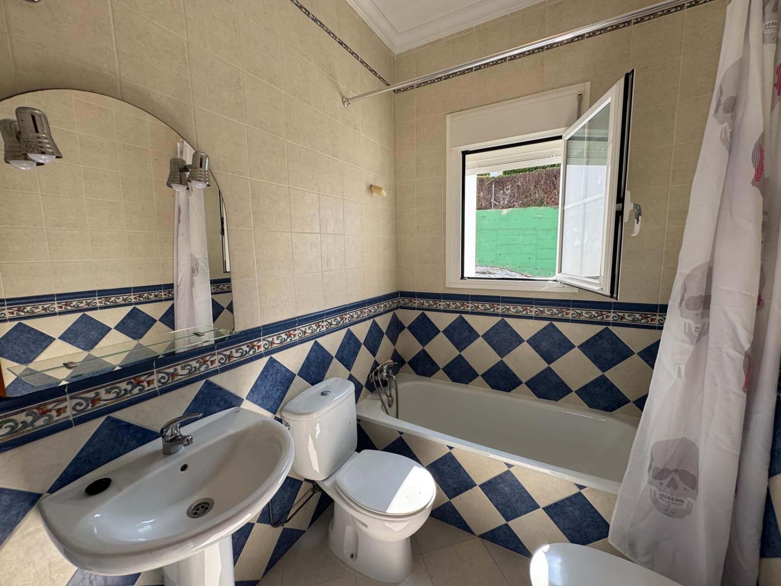 4 Zimmer Villa zu verkaufen in Rincon de la Victoria mit Pool Garage - 760.000 € (Ref: 9699873)