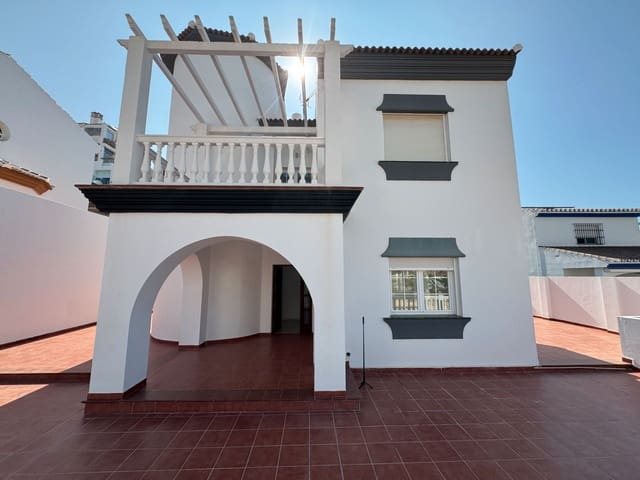 4 Zimmer Villa zu verkaufen in Rincón de la Victoria mit Pool Garage - 760.000 € (Ref: 9699873)