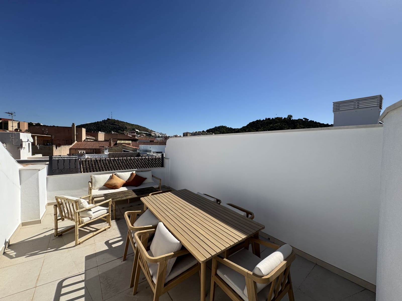 2 bedroom Penthouse for sale in Malaga city with garage - € 570,000 (Ref: 9714150)