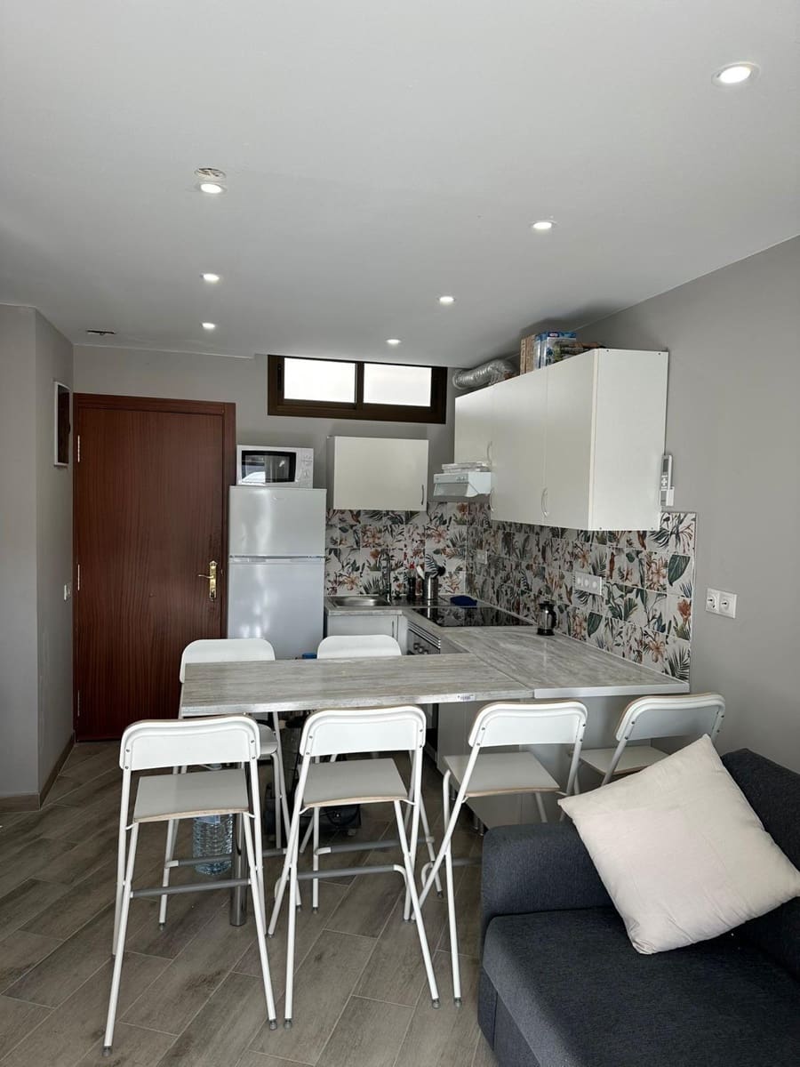 1 slaapkamer Appartement te huur in Puerto Rico met zwembad - € 1.200 (Ref: 10022498)