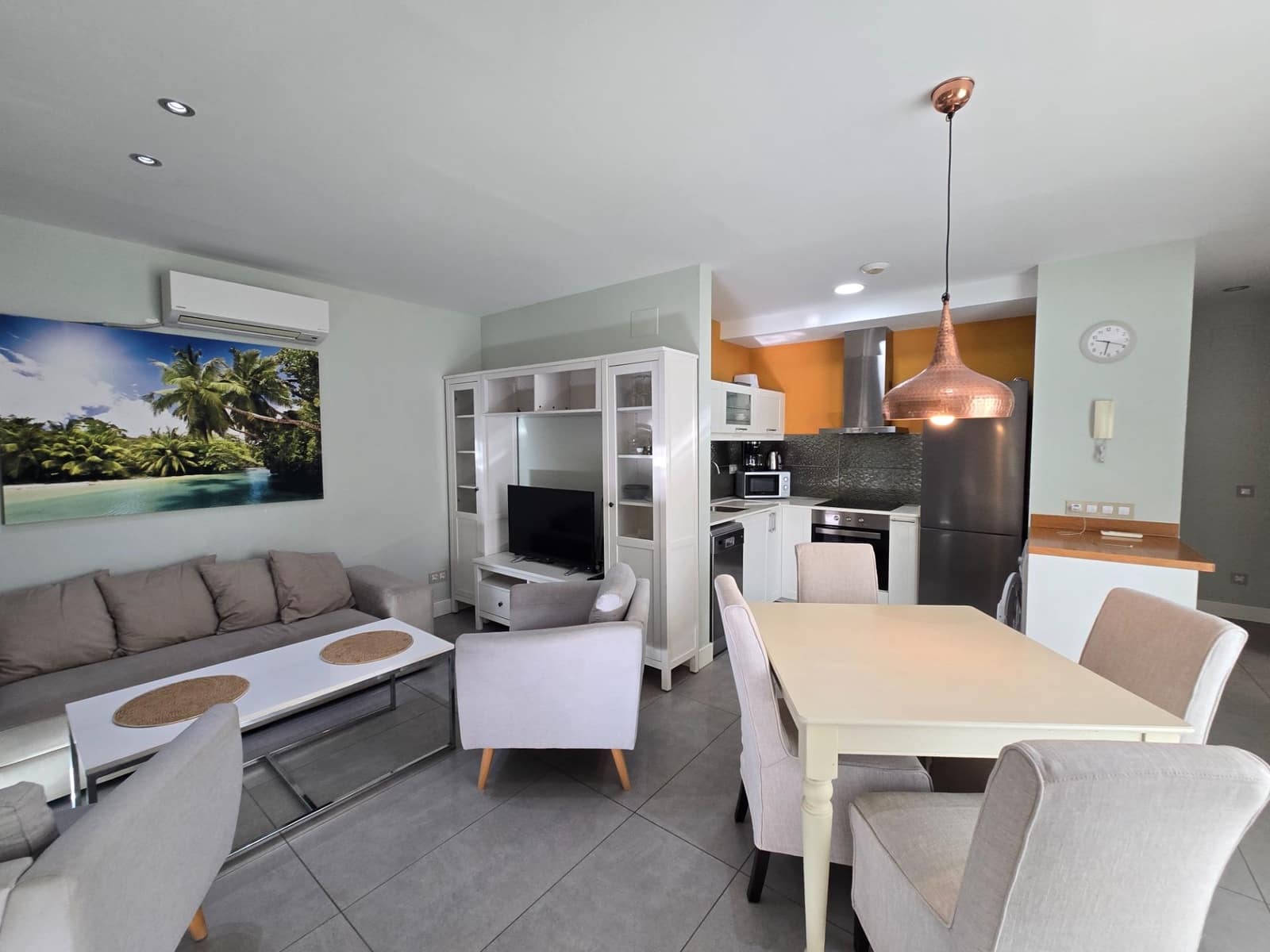2 sovrum Lägenhet att hyra i Mogan med pool - 1 600 € (Ref: 10024161)