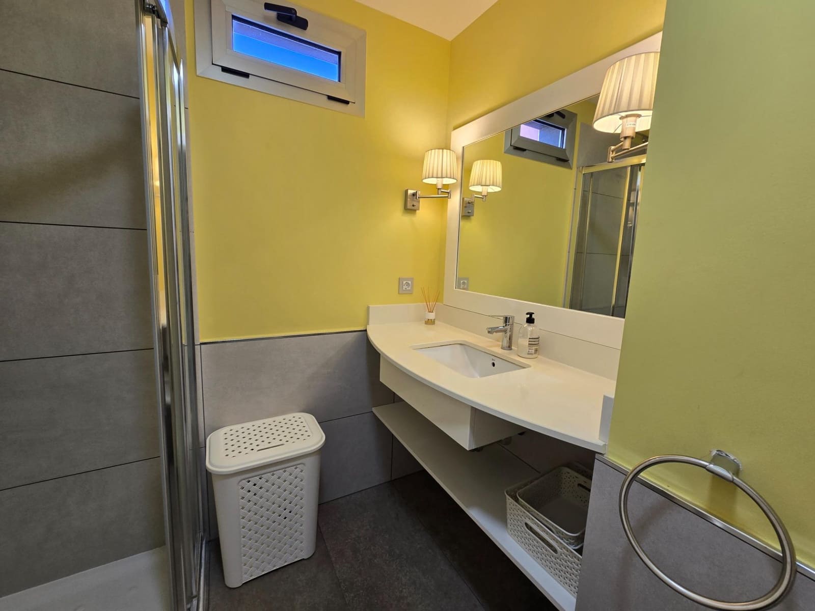 2 sovrum Lägenhet att hyra i Mogan med pool - 1 600 € (Ref: 10024161)