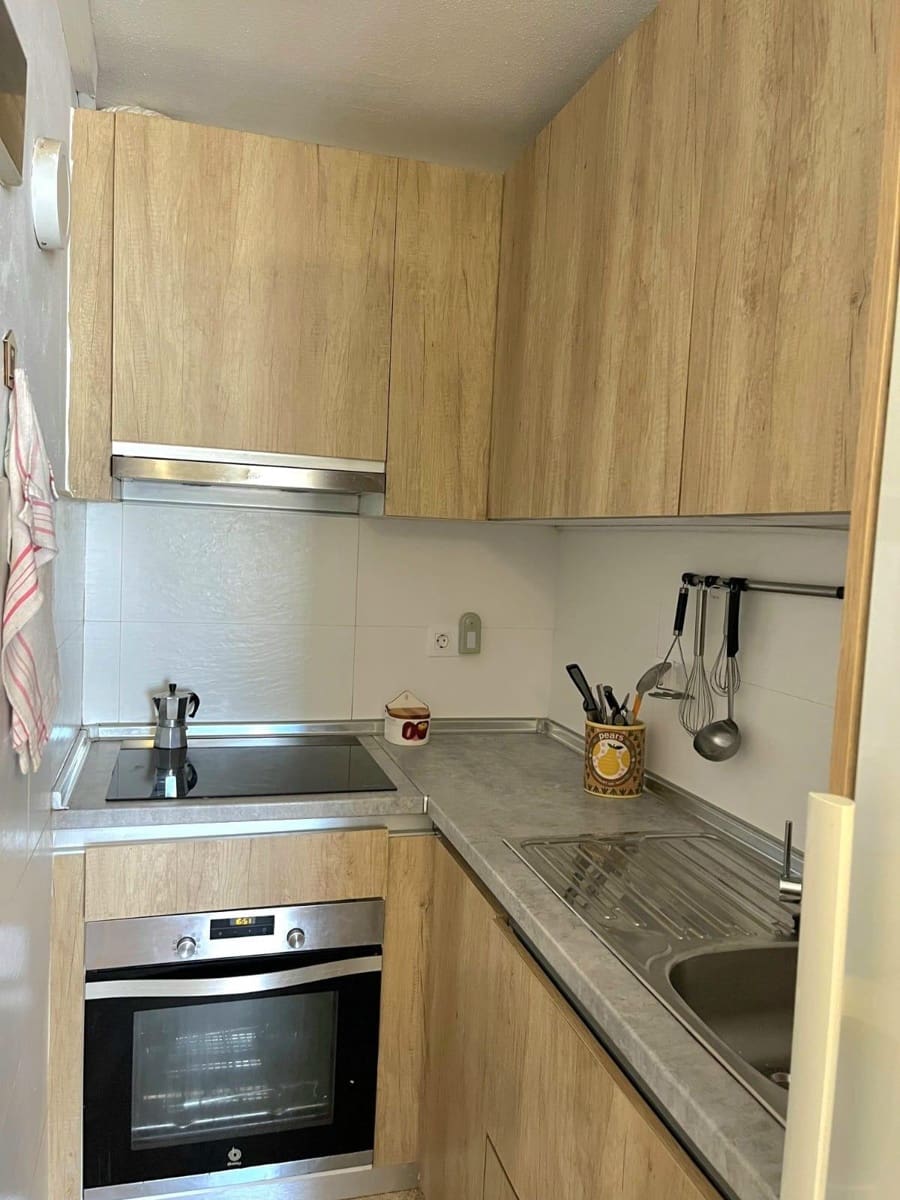 1 slaapkamer Appartement te huur in San Bartolome de Tirajana met zwembad garage - € 1.250 (Ref: 10043035)