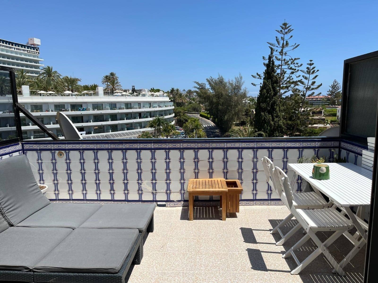 1 slaapkamer Appartement te huur in San Bartolome de Tirajana met zwembad garage - € 1.250 (Ref: 10043035)