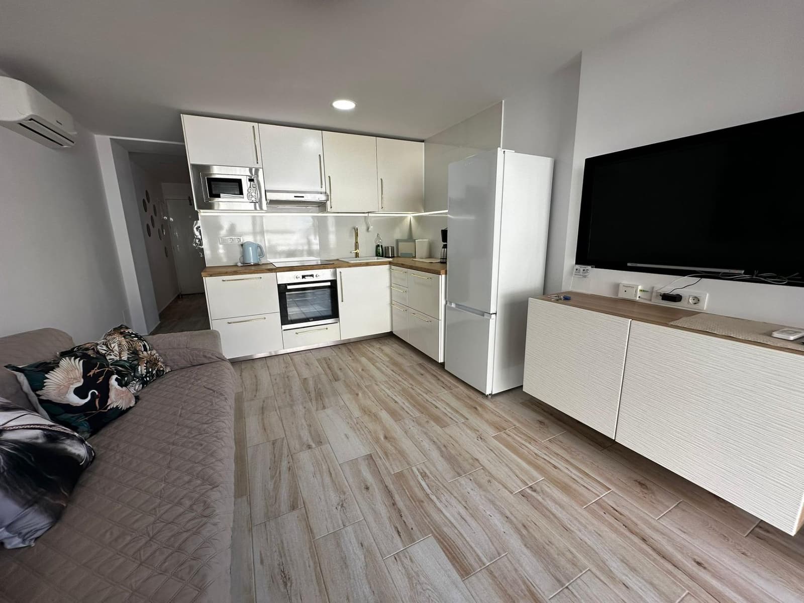 1 bedroom Apartment for rent in Playa del Ingles with pool - € 1,250 (Ref: 10044831)