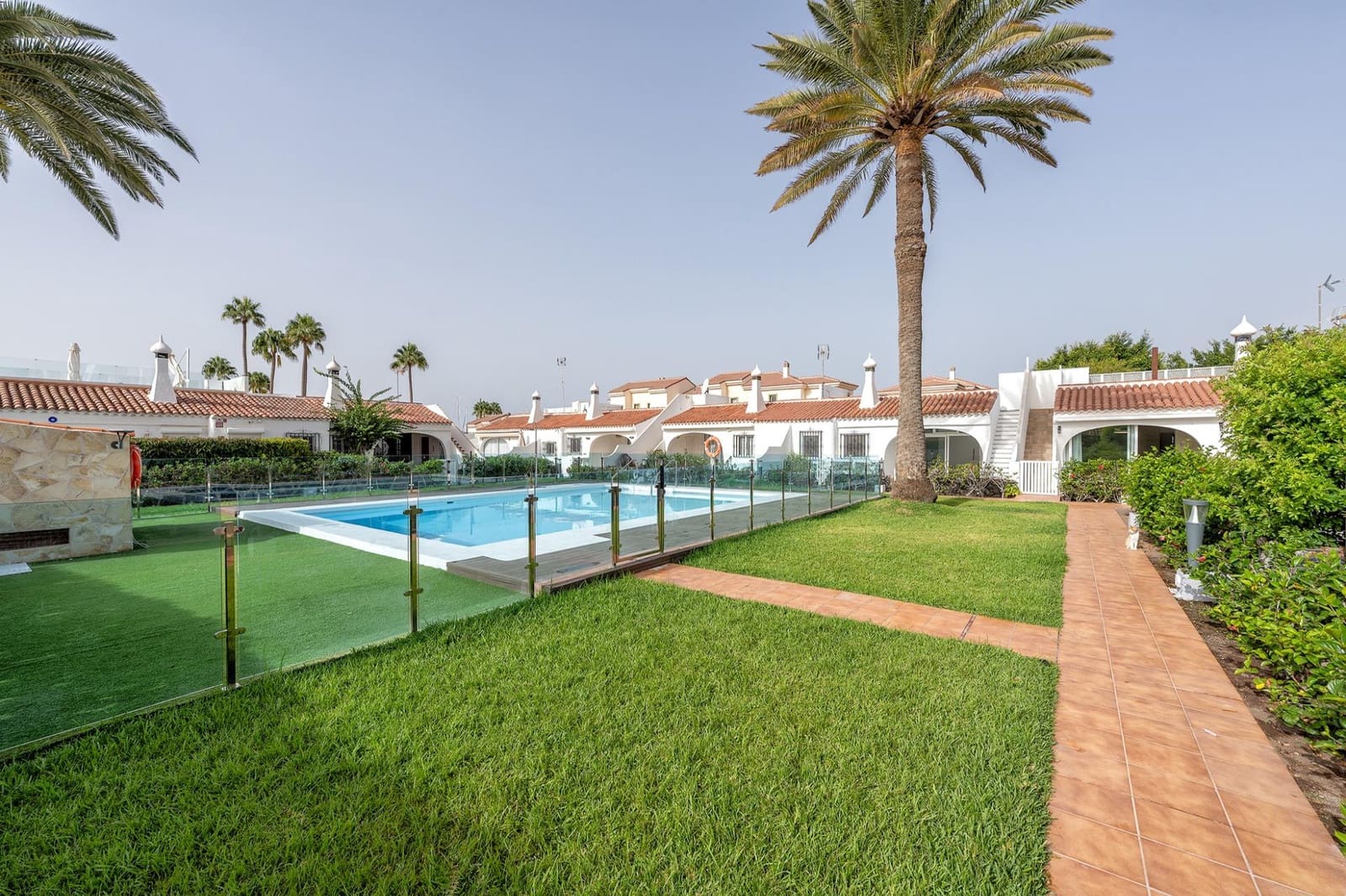 Bungalow de 2 habitaciones en San Bartolomé de Tirajana en venta con piscina - 790.000 € (Ref: 10062281)