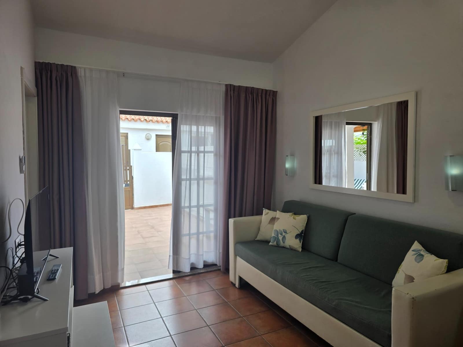 2 makuuhuone Bungalow vuokrattavana paikassa Playa del Ingles mukana uima-altaan - 1 500 € (Ref: 10098433)