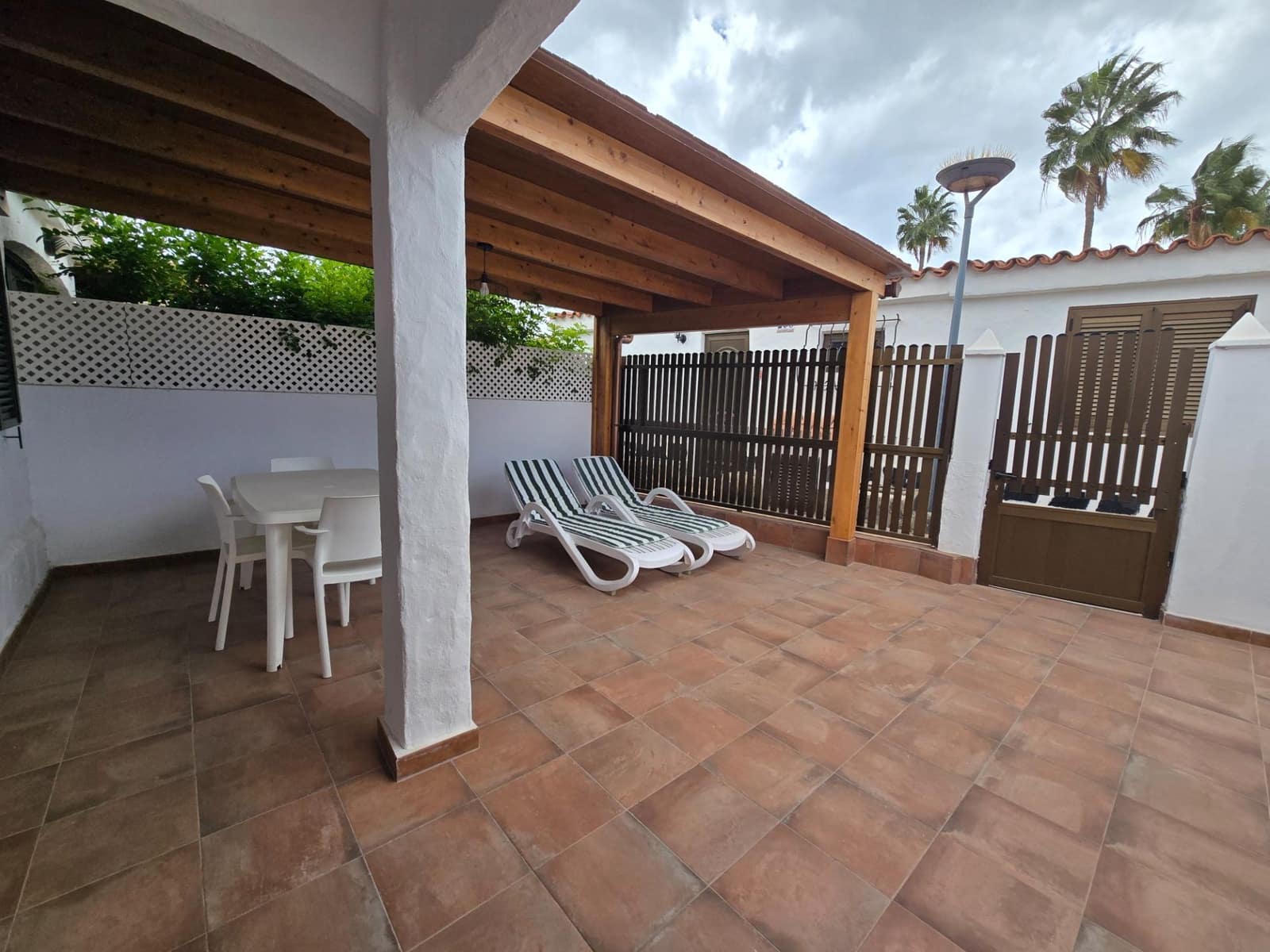 2 makuuhuone Bungalow vuokrattavana paikassa Playa del Ingles mukana uima-altaan - 1 500 € (Ref: 10098433)