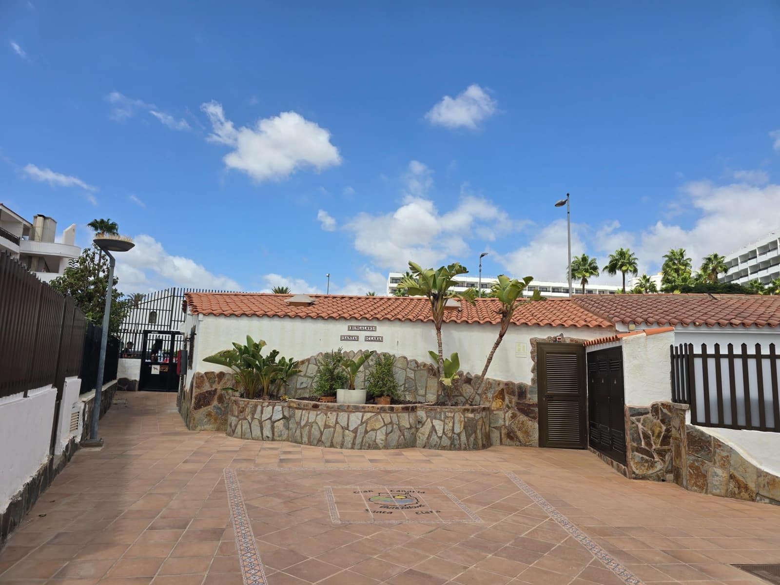 2 makuuhuone Bungalow vuokrattavana paikassa Playa del Ingles mukana uima-altaan - 1 500 € (Ref: 10098433)