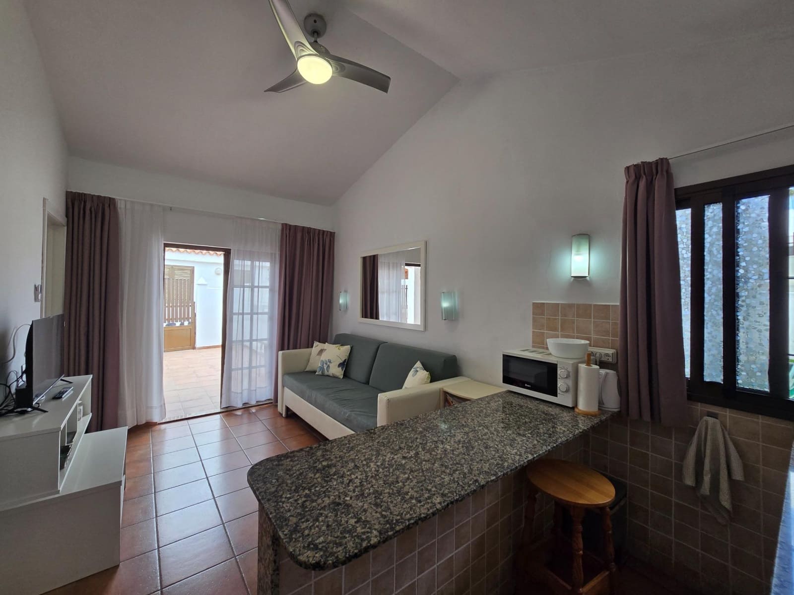 2 makuuhuone Bungalow vuokrattavana paikassa Playa del Ingles mukana uima-altaan - 1 500 € (Ref: 10098433)