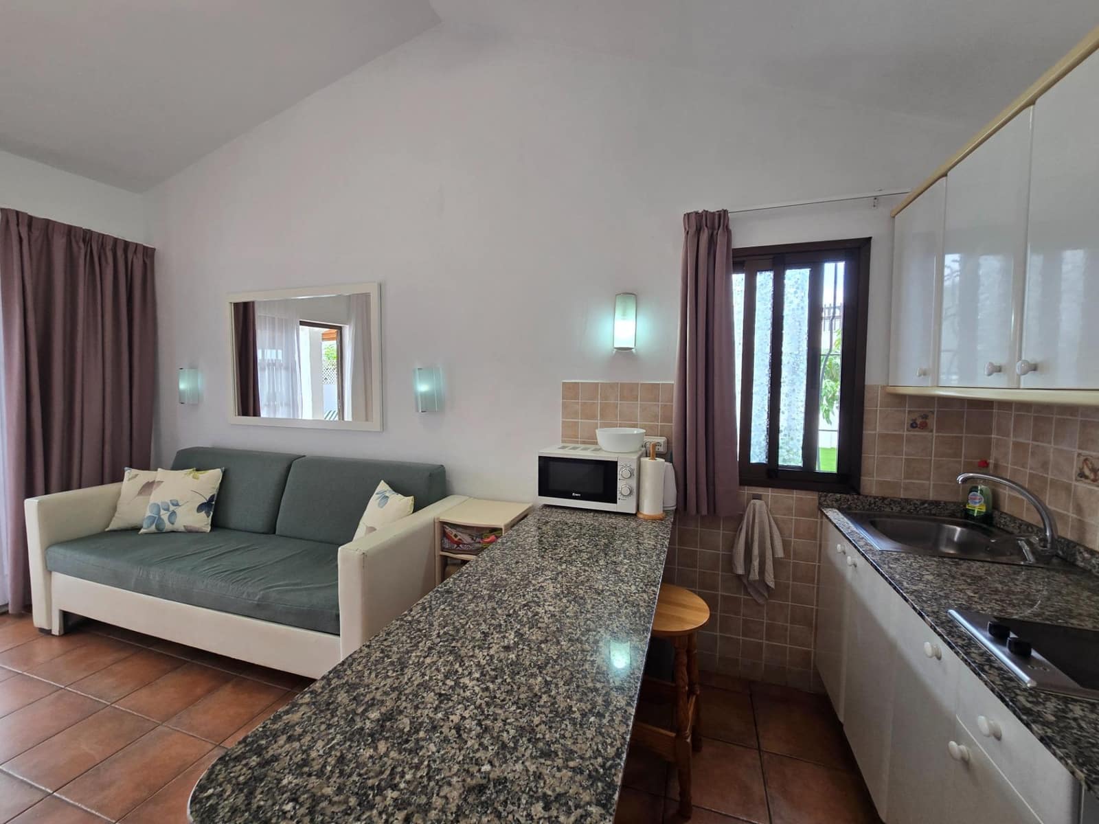 2 makuuhuone Bungalow vuokrattavana paikassa Playa del Ingles mukana uima-altaan - 1 500 € (Ref: 10098433)