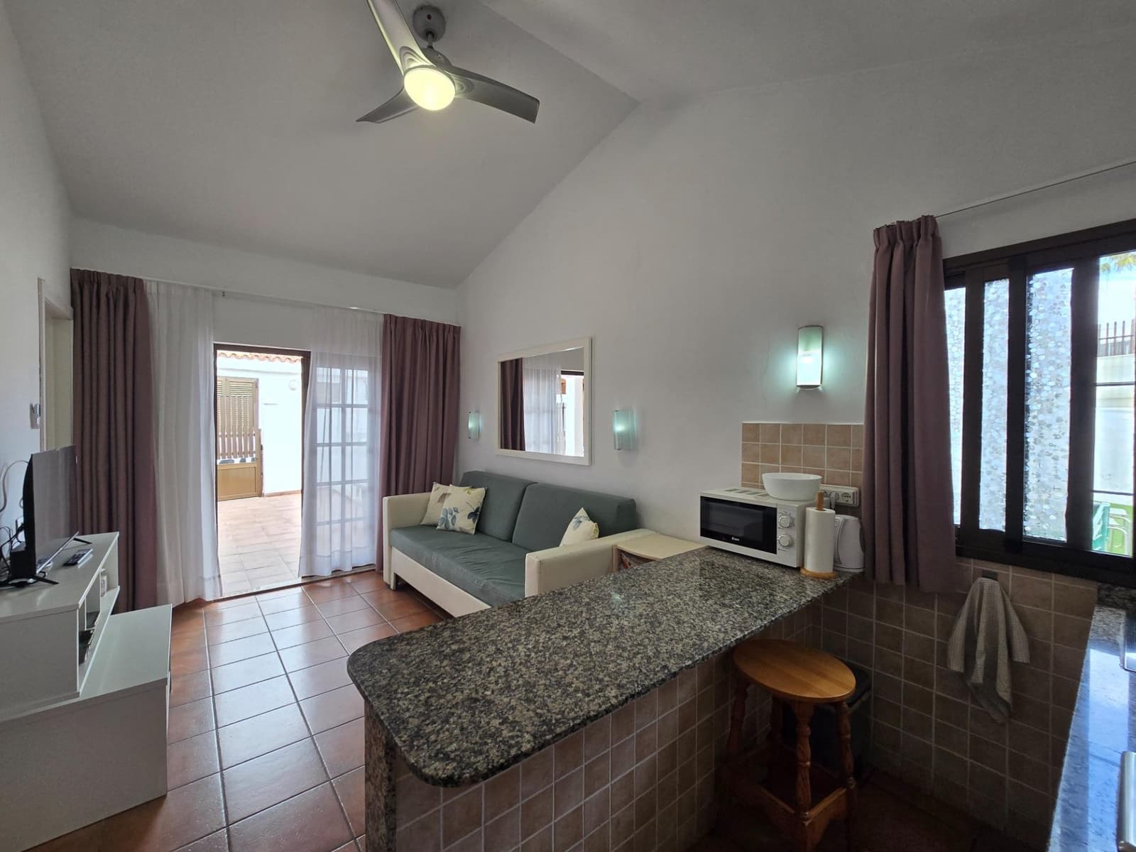 2 makuuhuone Bungalow vuokrattavana paikassa Playa del Ingles mukana uima-altaan - 1 500 € (Ref: 10098433)