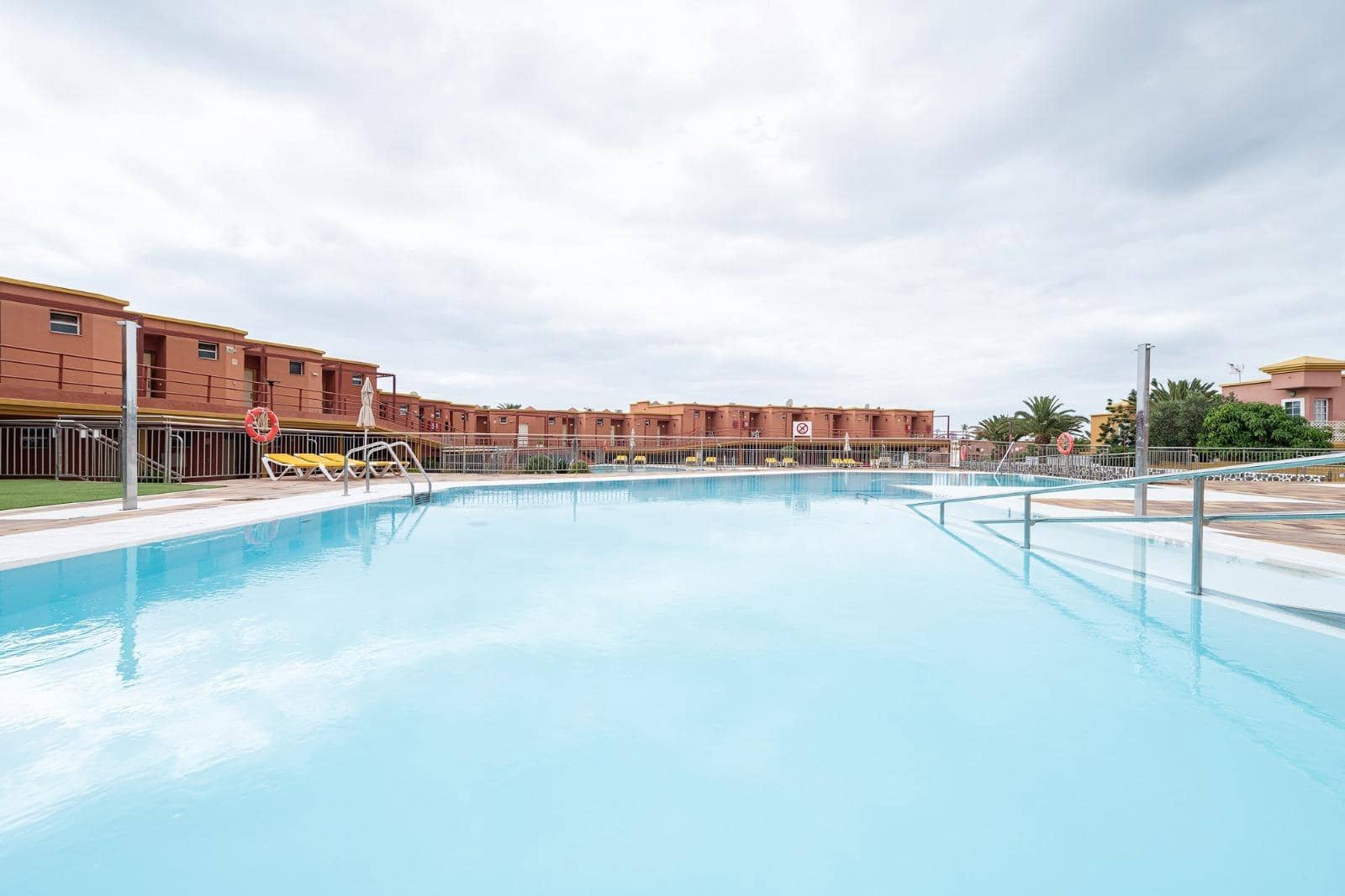 3 soveværelse Lejlighed til leje i San Agustin med swimmingpool - € 2.150 (Ref: 10100460)