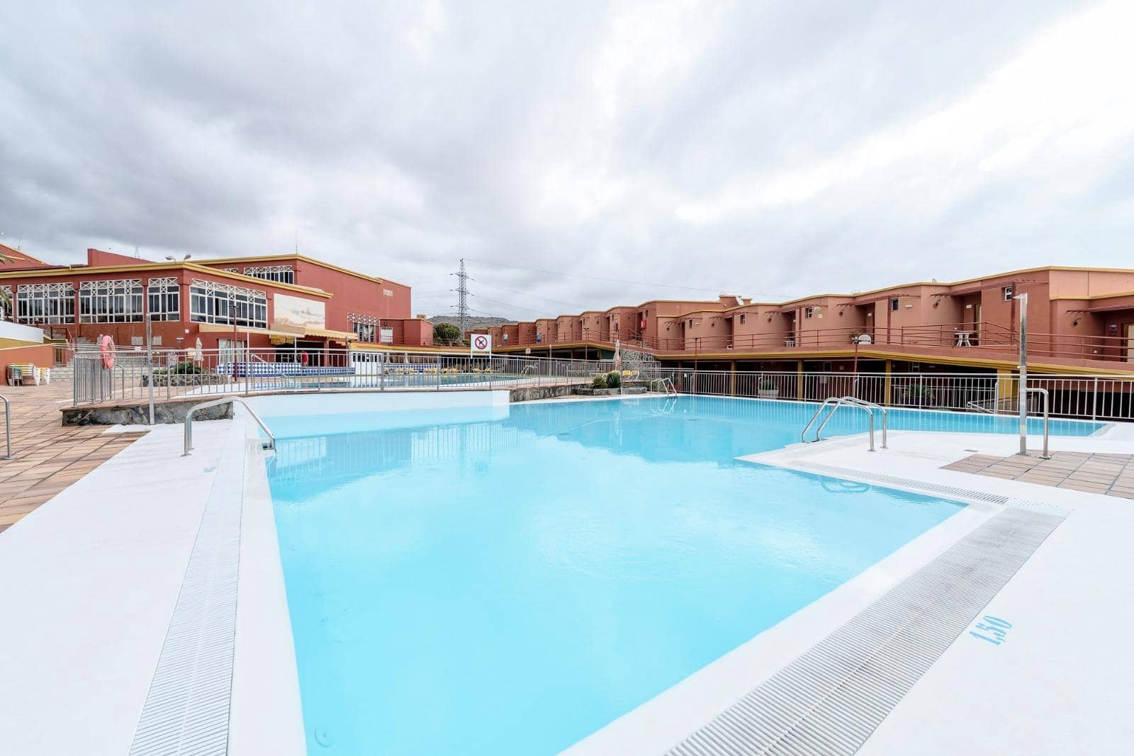 3 soveværelse Lejlighed til leje i San Agustin med swimmingpool - € 2.150 (Ref: 10100460)