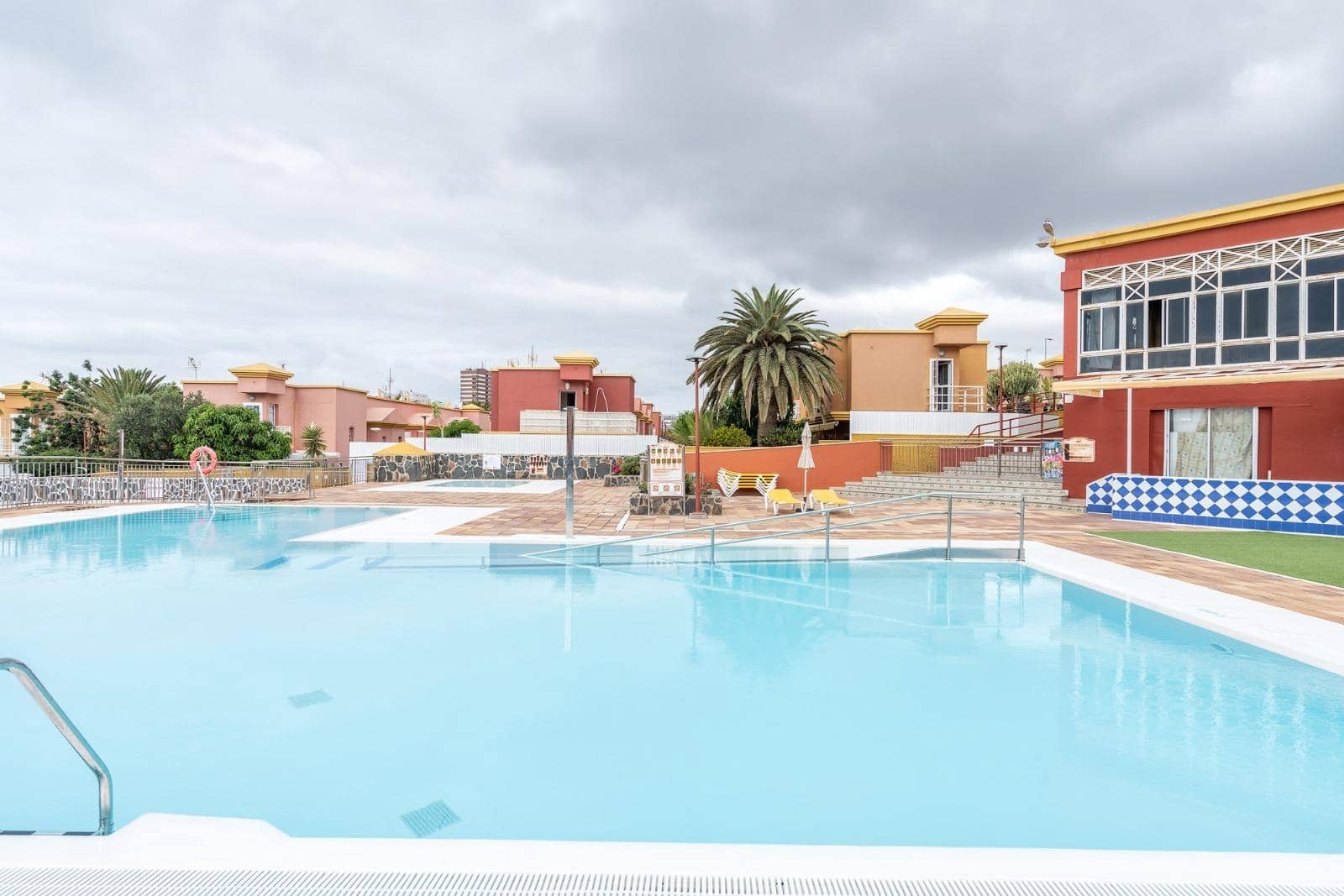 3 soveværelse Lejlighed til leje i San Agustin med swimmingpool - € 2.150 (Ref: 10100460)