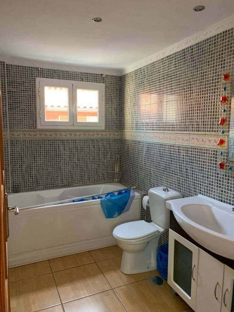 2 bedroom Apartment for rent in San Bartolome de Tirajana - € 1,100 (Ref: 7486322)