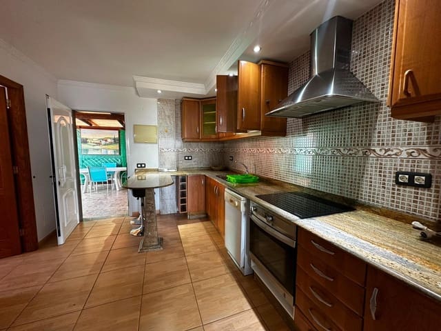 2 soverom Leilighet til leie i San Bartolomé de Tirajana - € 1 100 (Ref: 7486322)