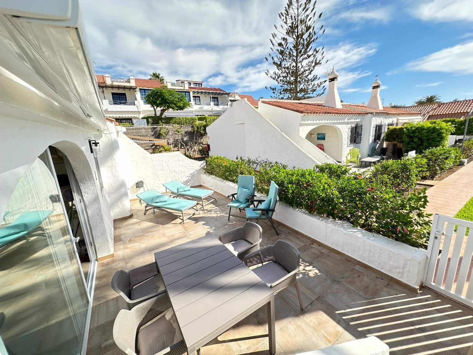 2 bedroom Bungalow for rent in San Bartolome de Tirajana with pool - € 1,700 (Ref: 7816766)