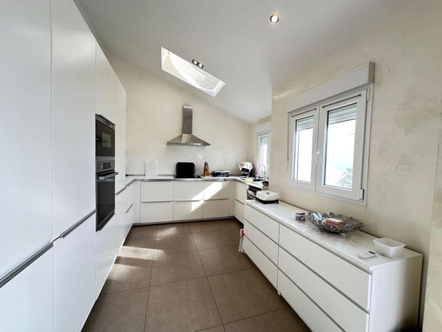 2 slaapkamer Bungalow te huur in San Bartolomé de Tirajana met zwembad - € 1.700 (Ref: 7816766)