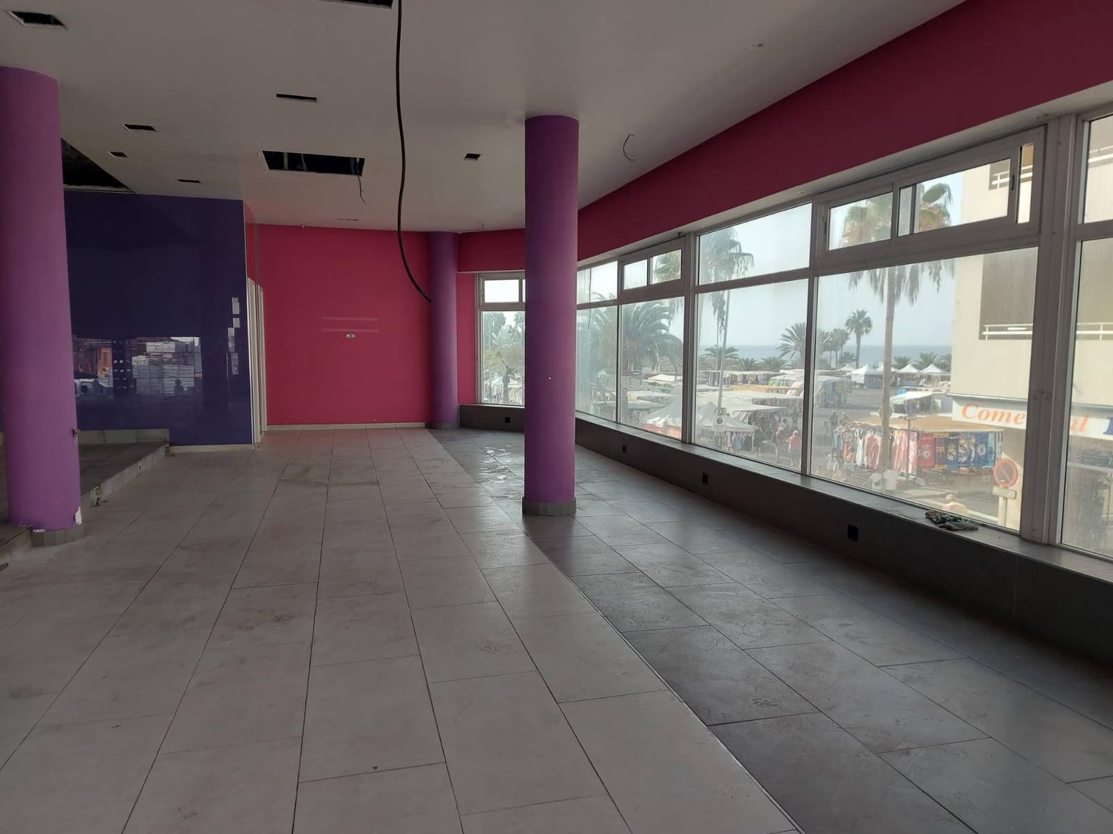 Kaupallinen vuokrattavana paikassa Mogan - 3 400 € (Ref: 8493667)