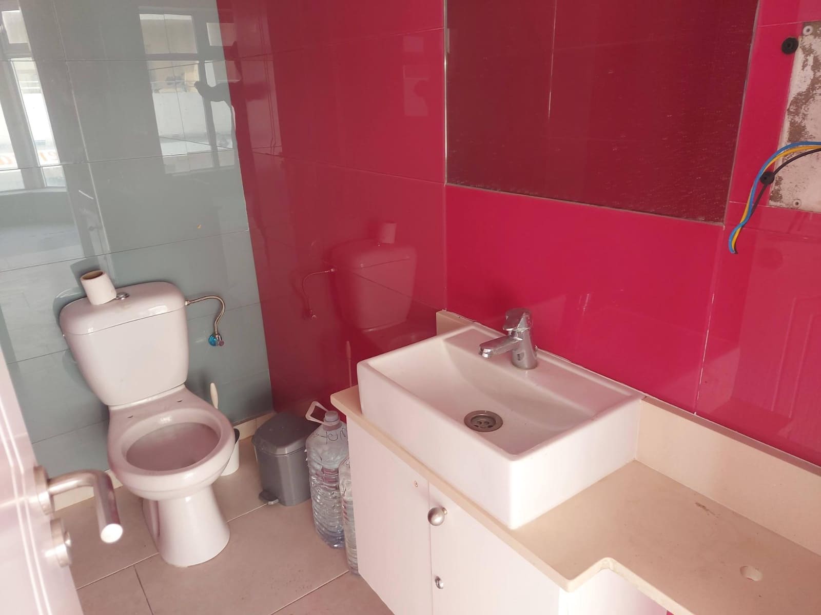 Kaupallinen vuokrattavana paikassa Mogan - 3 400 € (Ref: 8493667)