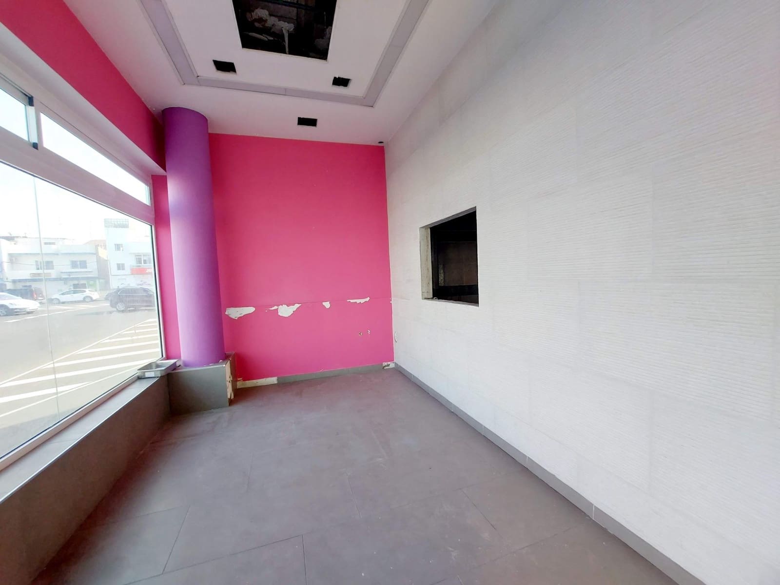 Kaupallinen vuokrattavana paikassa Mogan - 3 400 € (Ref: 8493667)