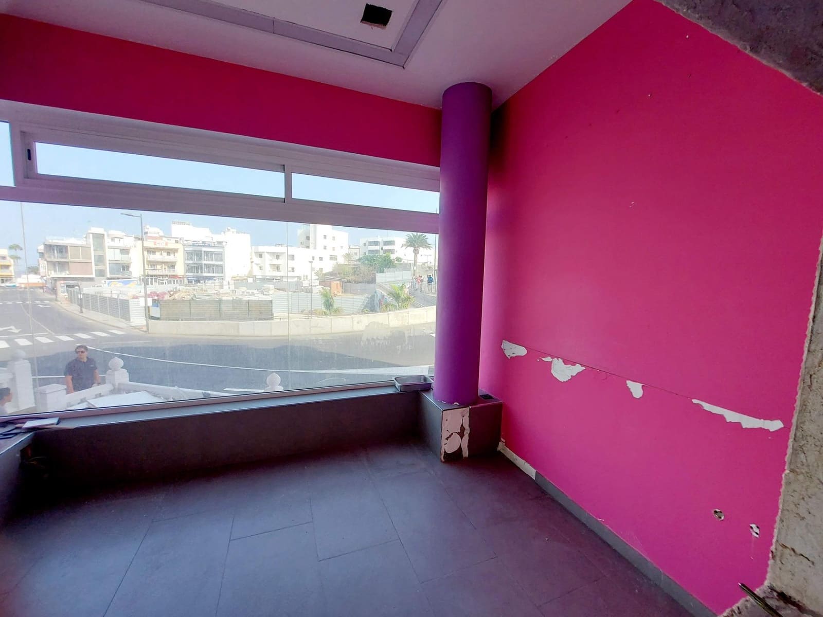 Kaupallinen vuokrattavana paikassa Mogan - 3 400 € (Ref: 8493667)