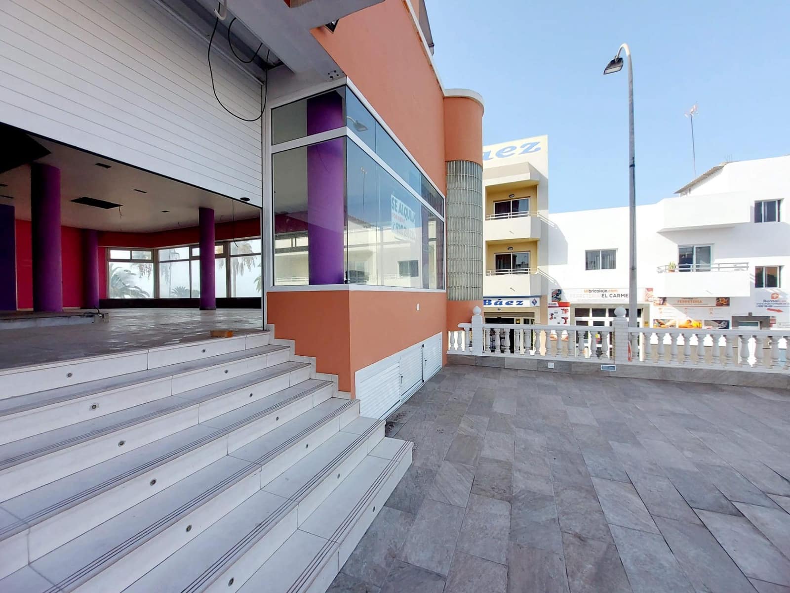 Kaupallinen vuokrattavana paikassa Mogan - 3 400 € (Ref: 8493667)