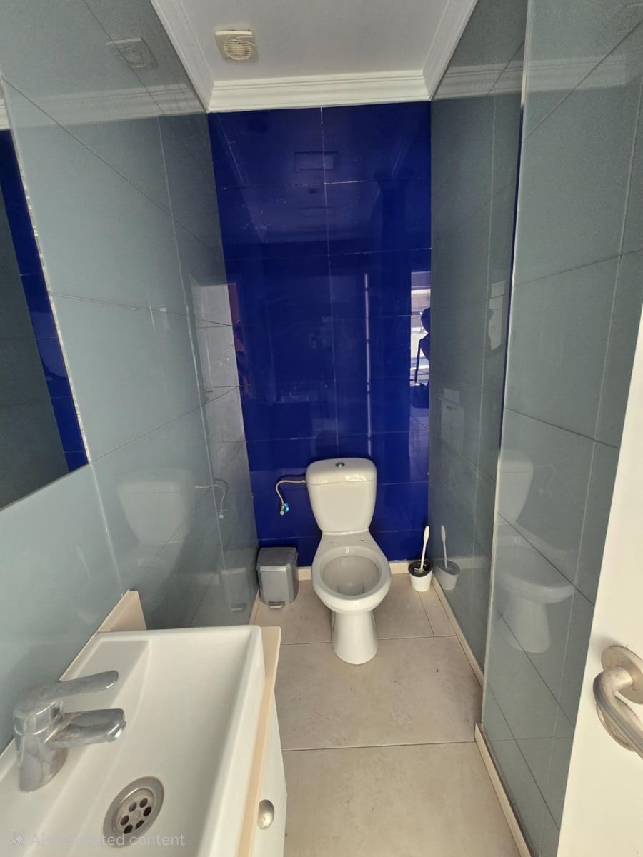 Kaupallinen vuokrattavana paikassa Mogan - 3 200 € (Ref: 8493667)