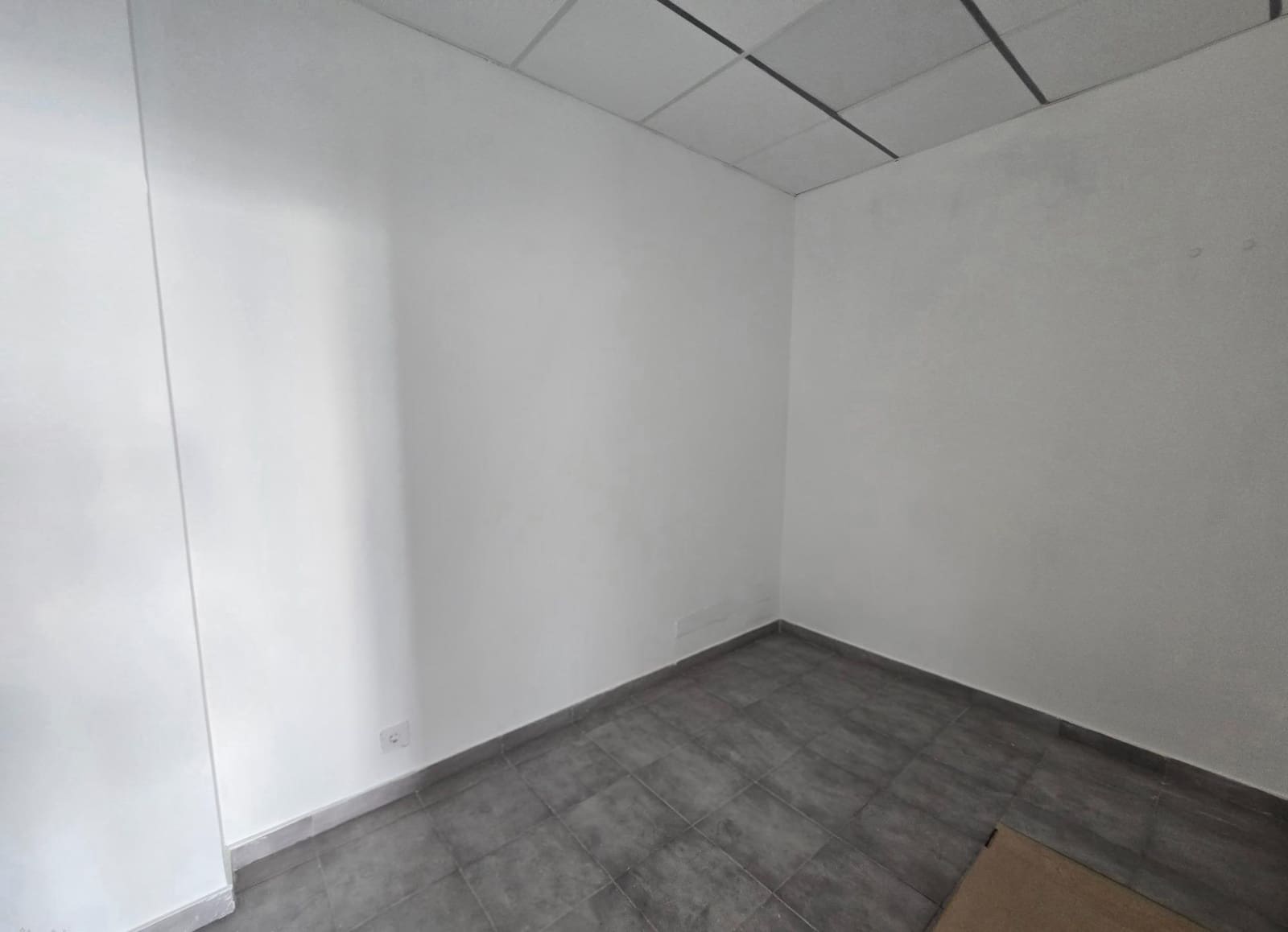 Kaupallinen vuokrattavana paikassa Mogan - 3 200 € (Ref: 8493667)