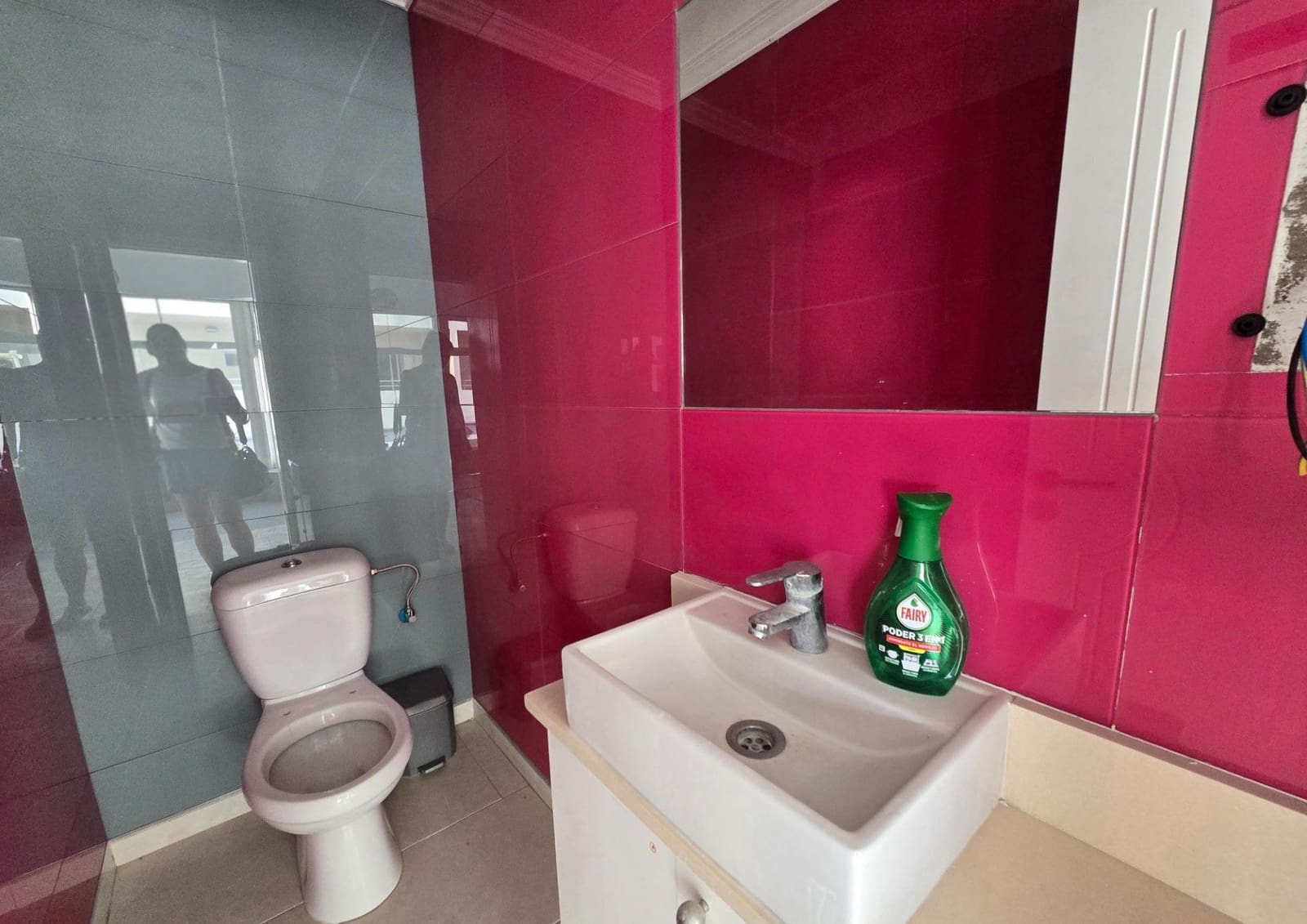 Kaupallinen vuokrattavana paikassa Mogan - 3 200 € (Ref: 8493667)