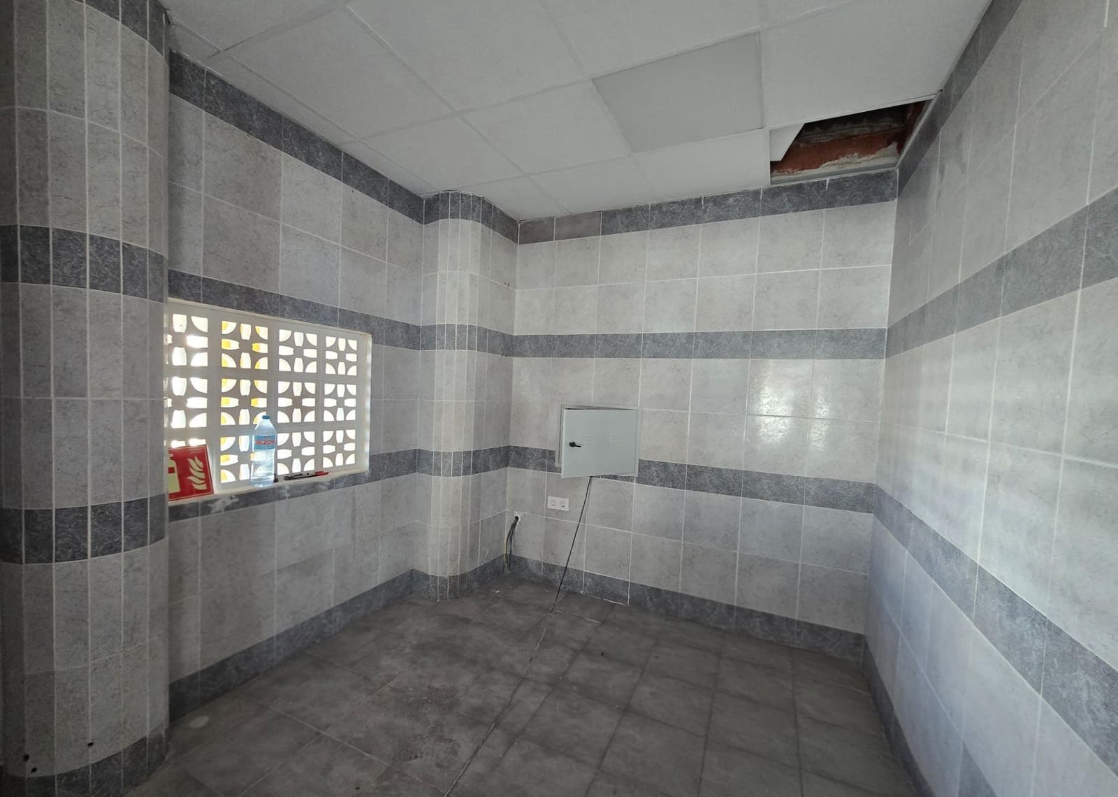 Kaupallinen vuokrattavana paikassa Mogan - 3 200 € (Ref: 8493667)