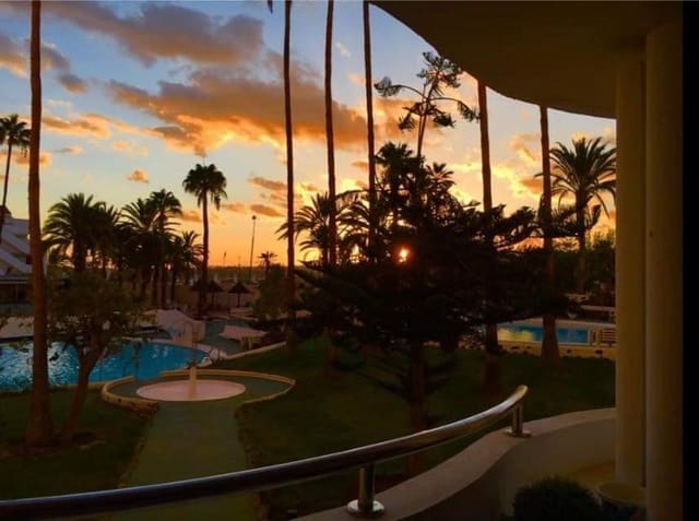 1 makuuhuone Huoneisto vuokrattavana paikassa Playa del Inglés, San Bartolomé de Tirajana mukana uima-altaan - 1 000 € (Ref: 8773540)