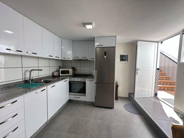 1 makuuhuone Huoneisto vuokrattavana paikassa San Bartolomé de Tirajana mukana uima-altaan - 1 500 € (Ref: 8968229)