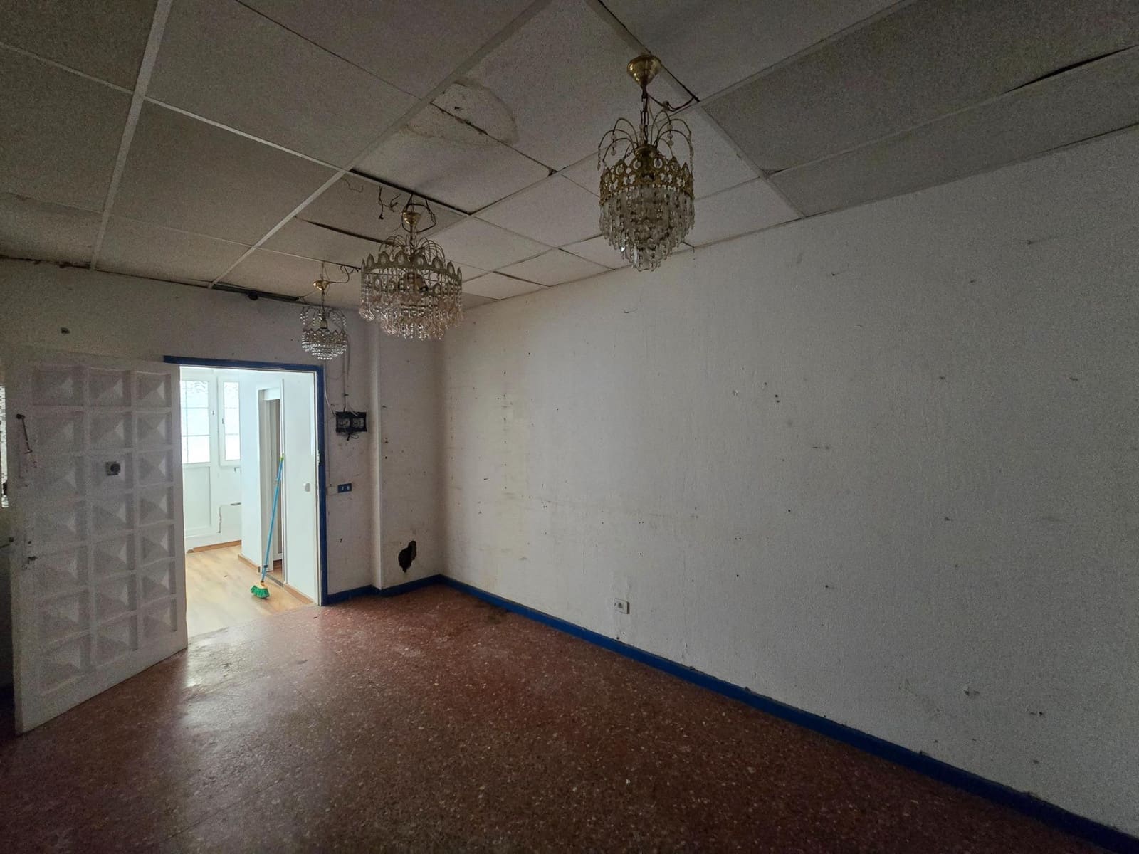 Commercial for sale in Playa del Ingles with garage - € 185,000 (Ref: 9128203)