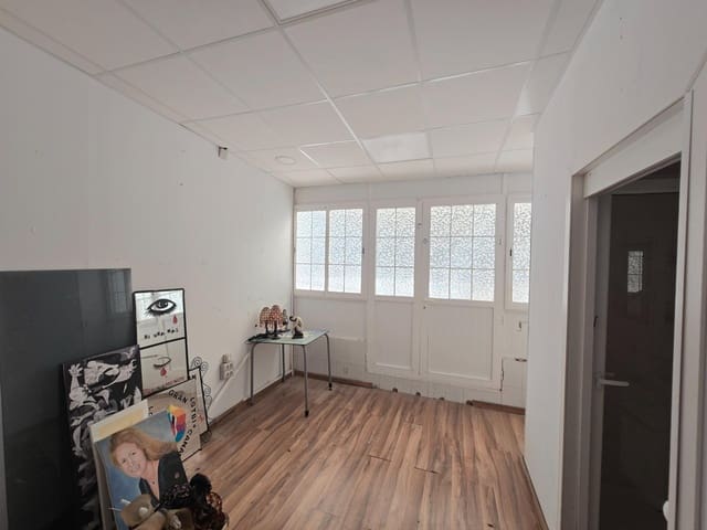 Erhverv til salg i Playa del Inglés, San Bartolomé de Tirajana med garage - € 185.000 (Ref: 9128203)