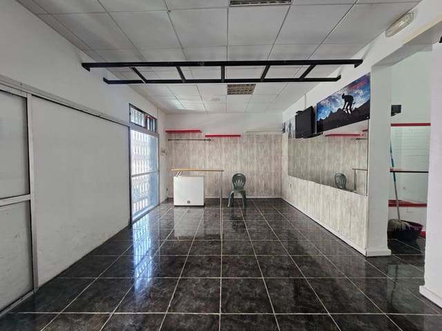 Local Commercial à louer à Mogán - 900 € (Ref: 9305165)