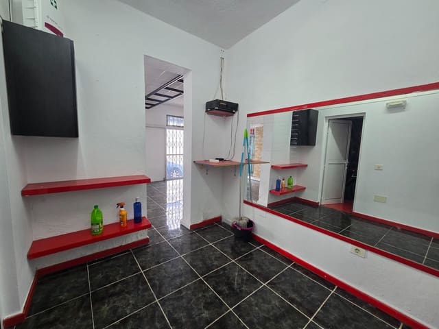 Local Commercial à louer à Mogán - 900 € (Ref: 9305165)